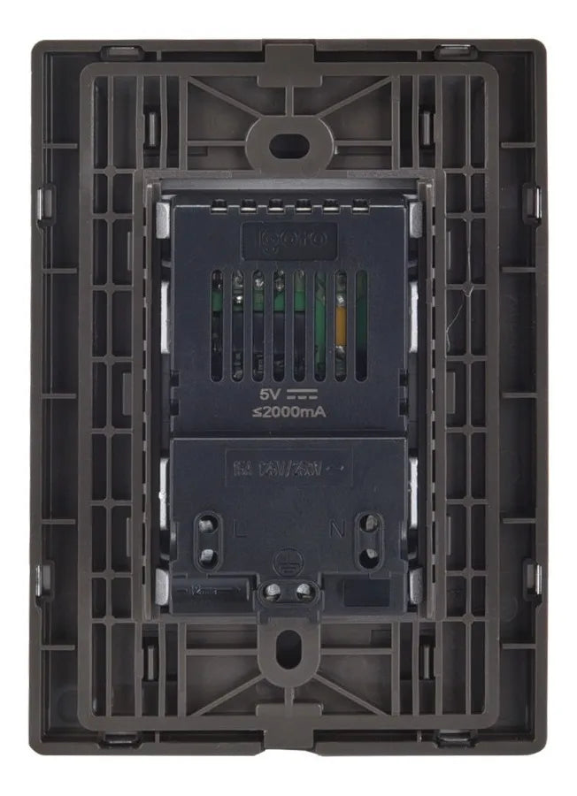 Placa Armada Con 2 Mecanismos De Toma Usb Y 1 Contacto Color Plata